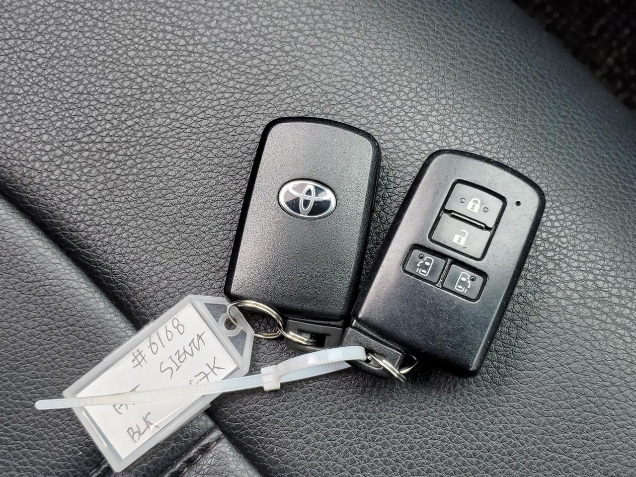 2017 Toyota Sienta thumbnail