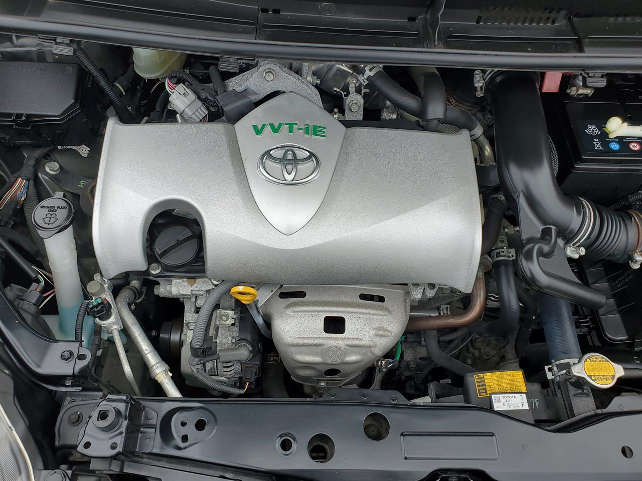 2017 Toyota Sienta thumbnail