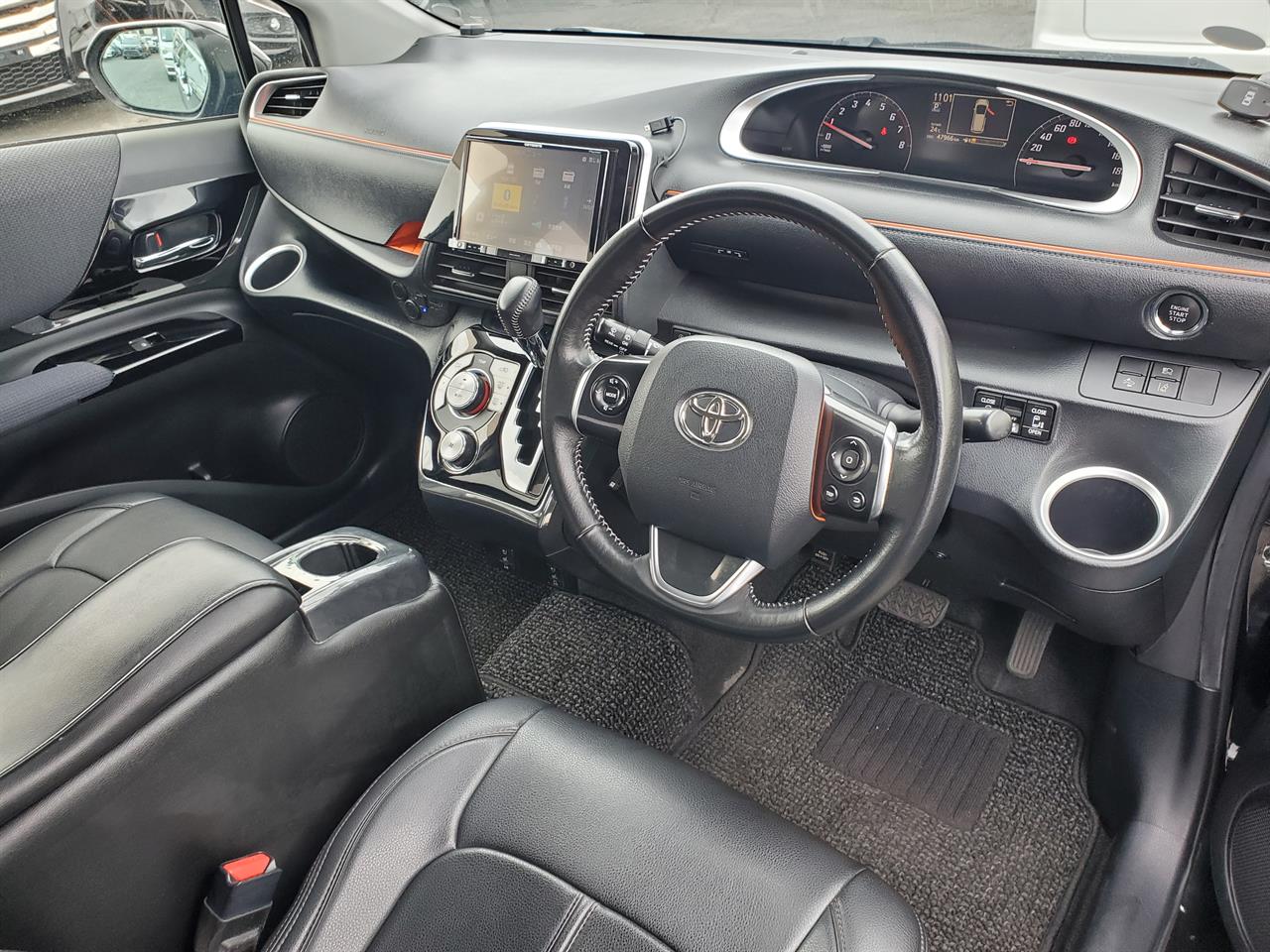2017 Toyota Sienta thumbnail
