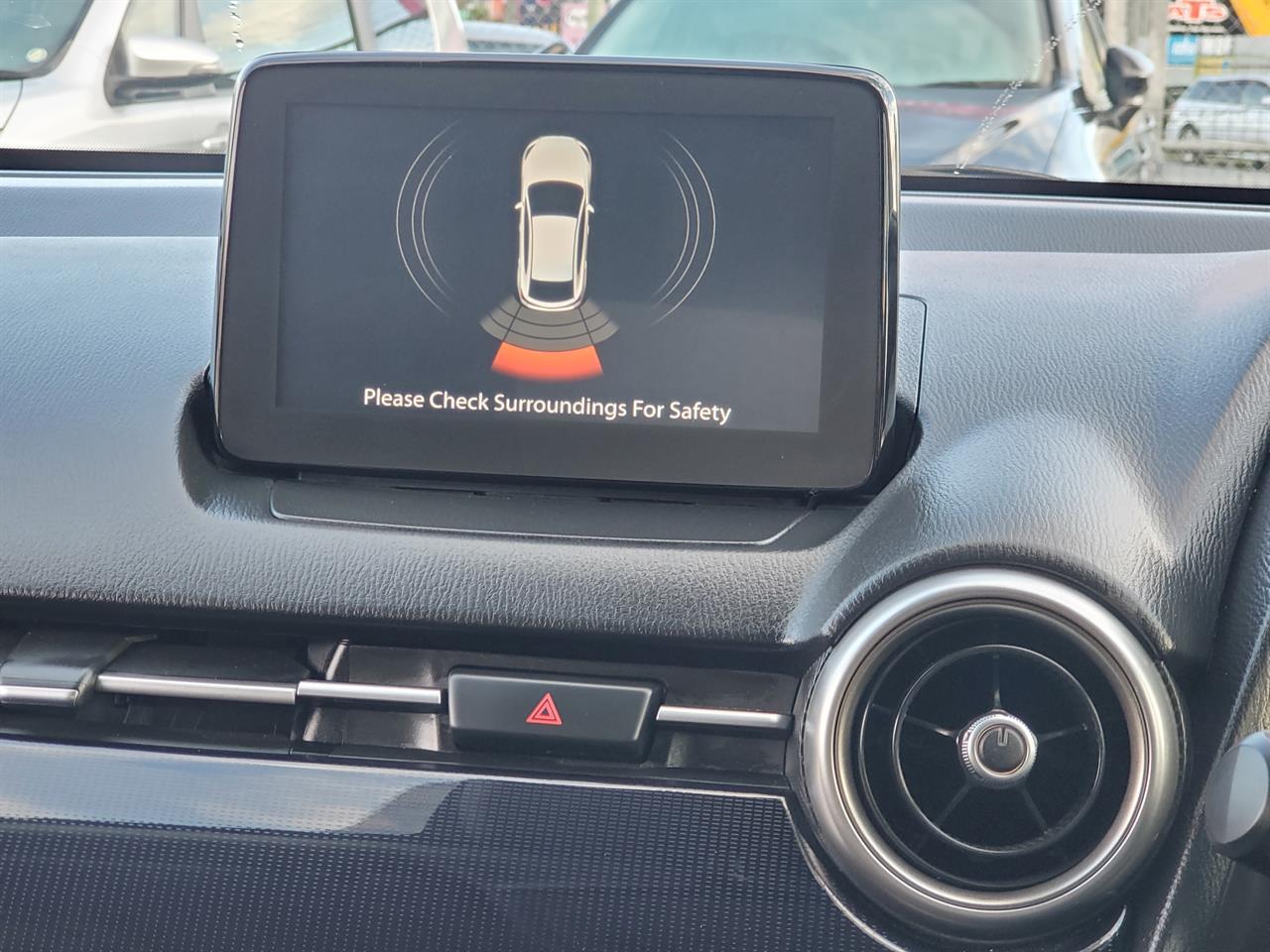 2020 Mazda Mazda2 thumbnail