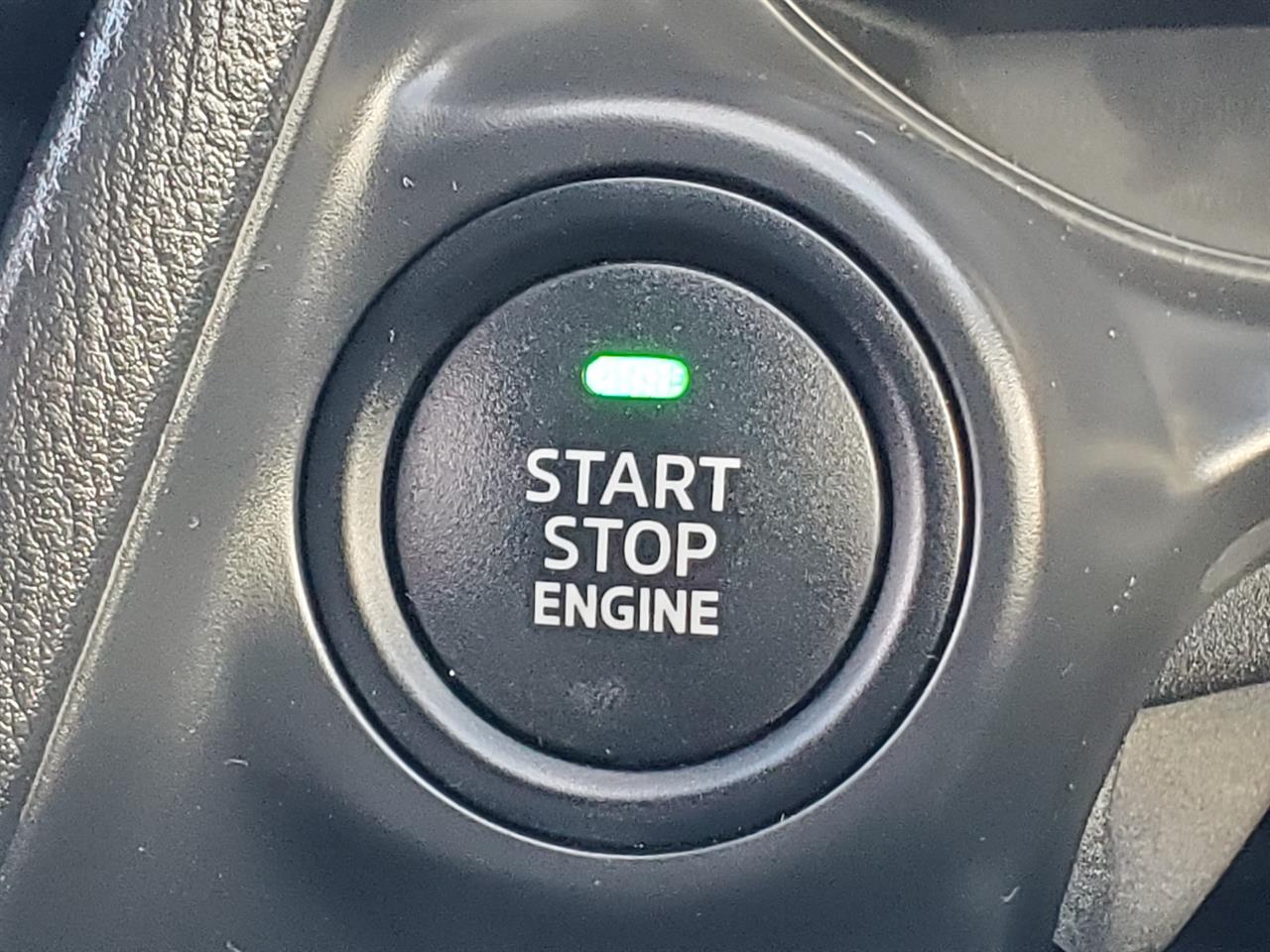 2020 Mazda Mazda2 thumbnail