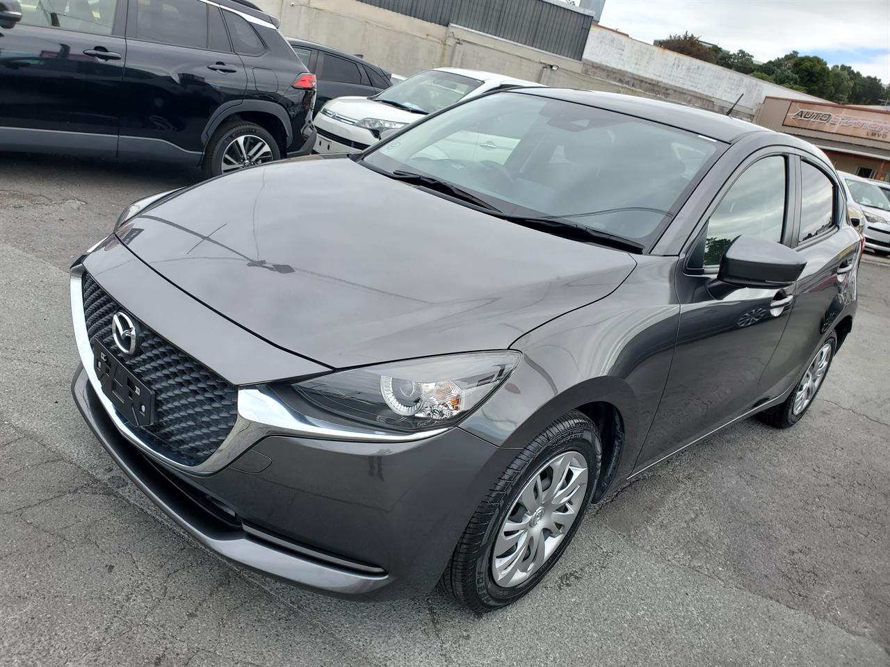 2020 Mazda Mazda2 thumbnail
