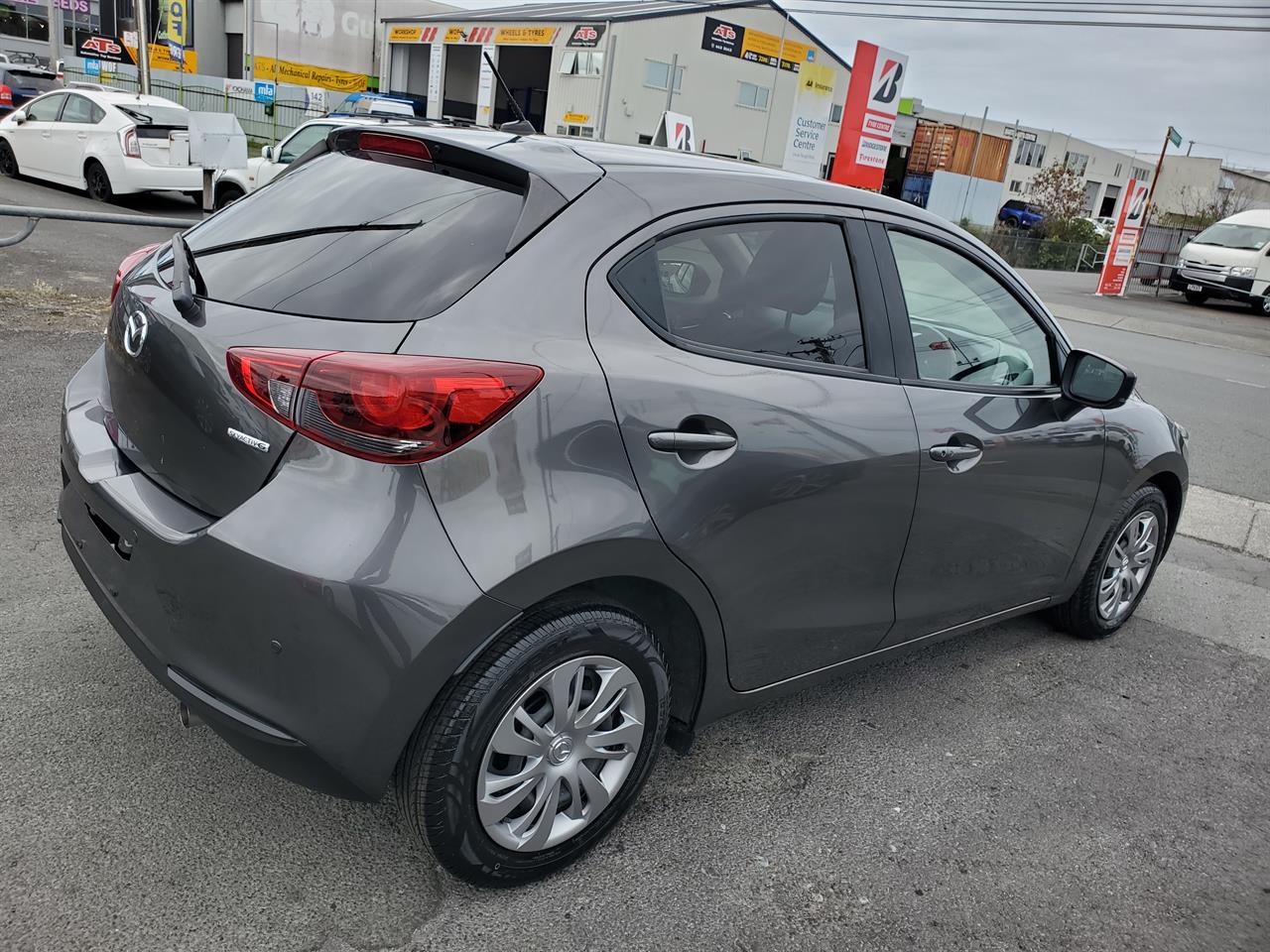 2020 Mazda Mazda2 thumbnail