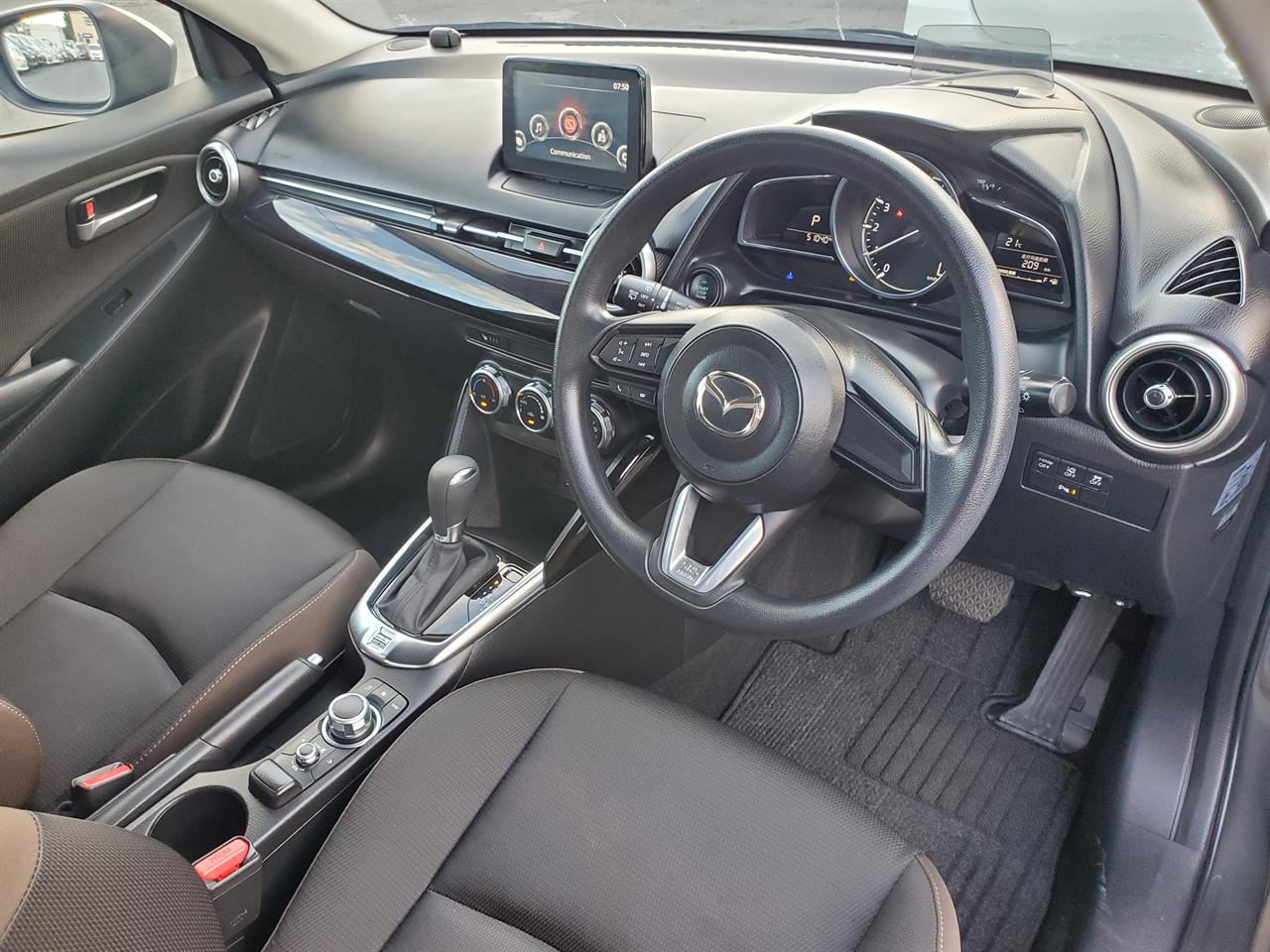 2020 Mazda Mazda2 thumbnail