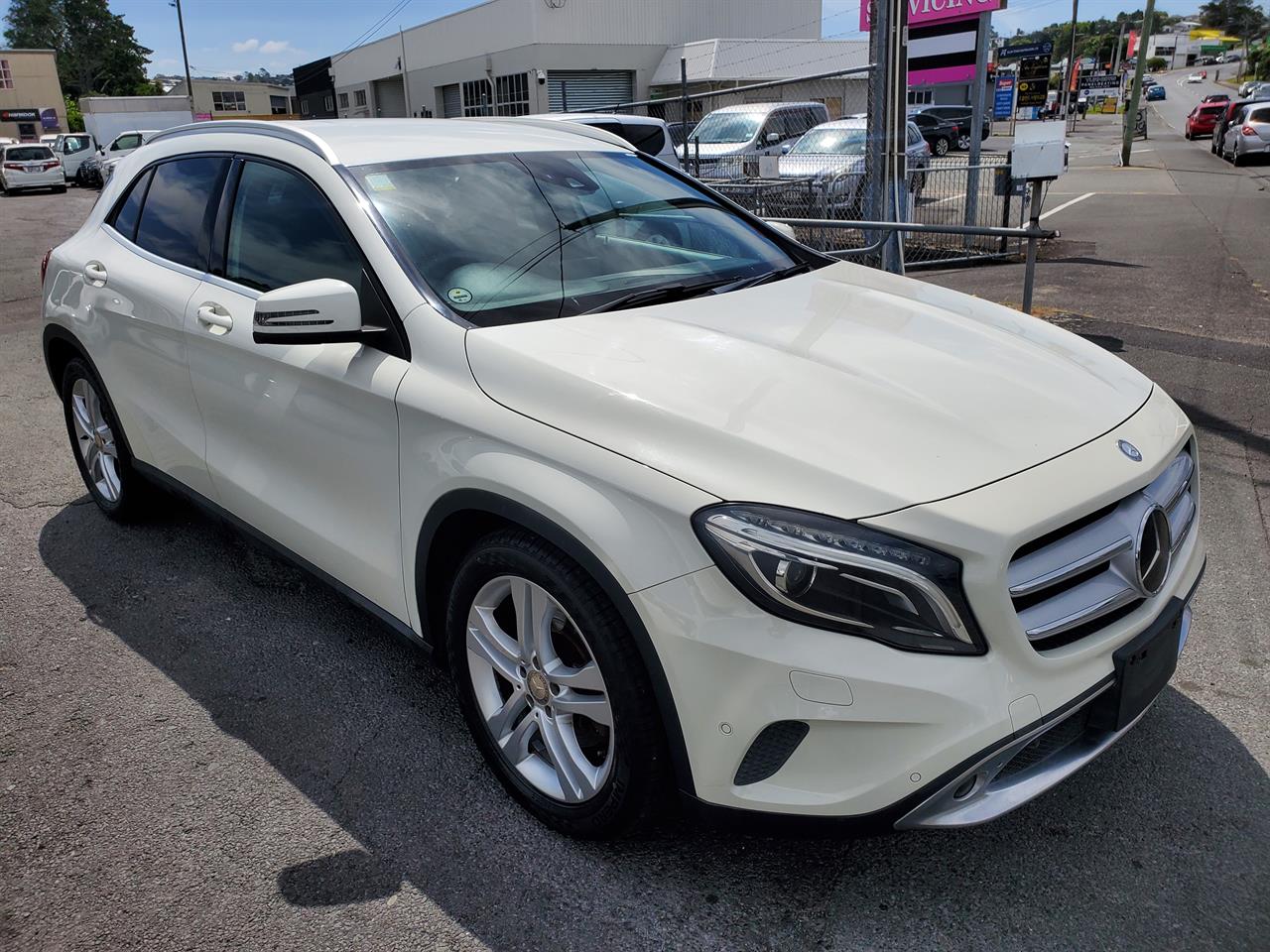 2014 Mercedes-Benz GLA250 thumbnail