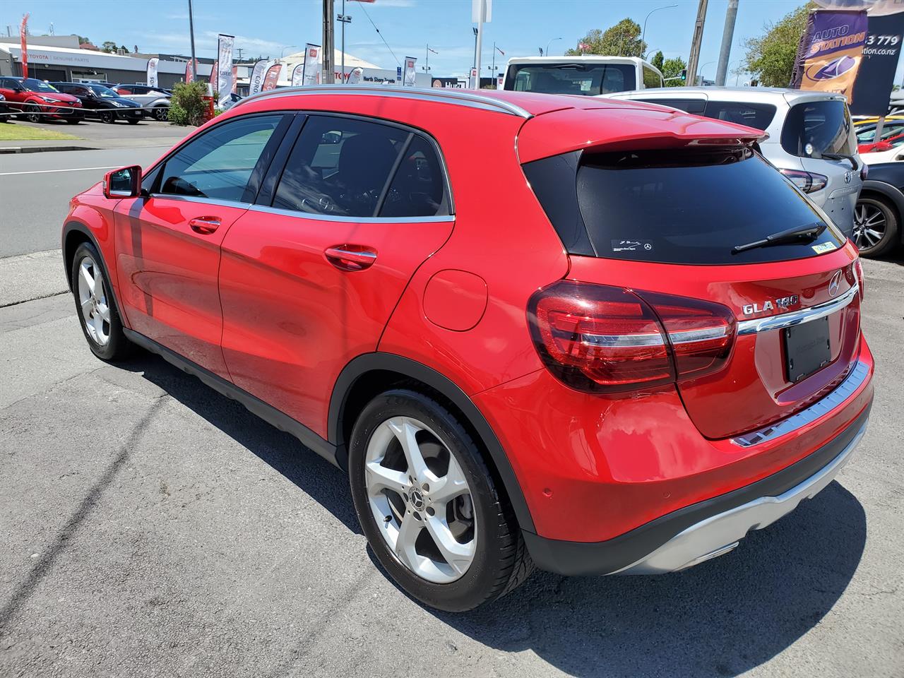 2018 Mercedes-Benz GLA thumbnail