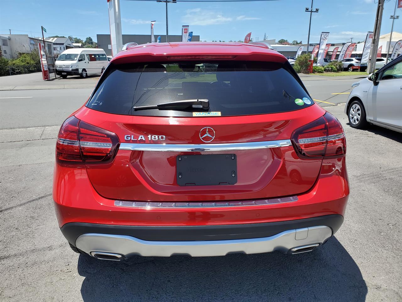 2018 Mercedes-Benz GLA thumbnail