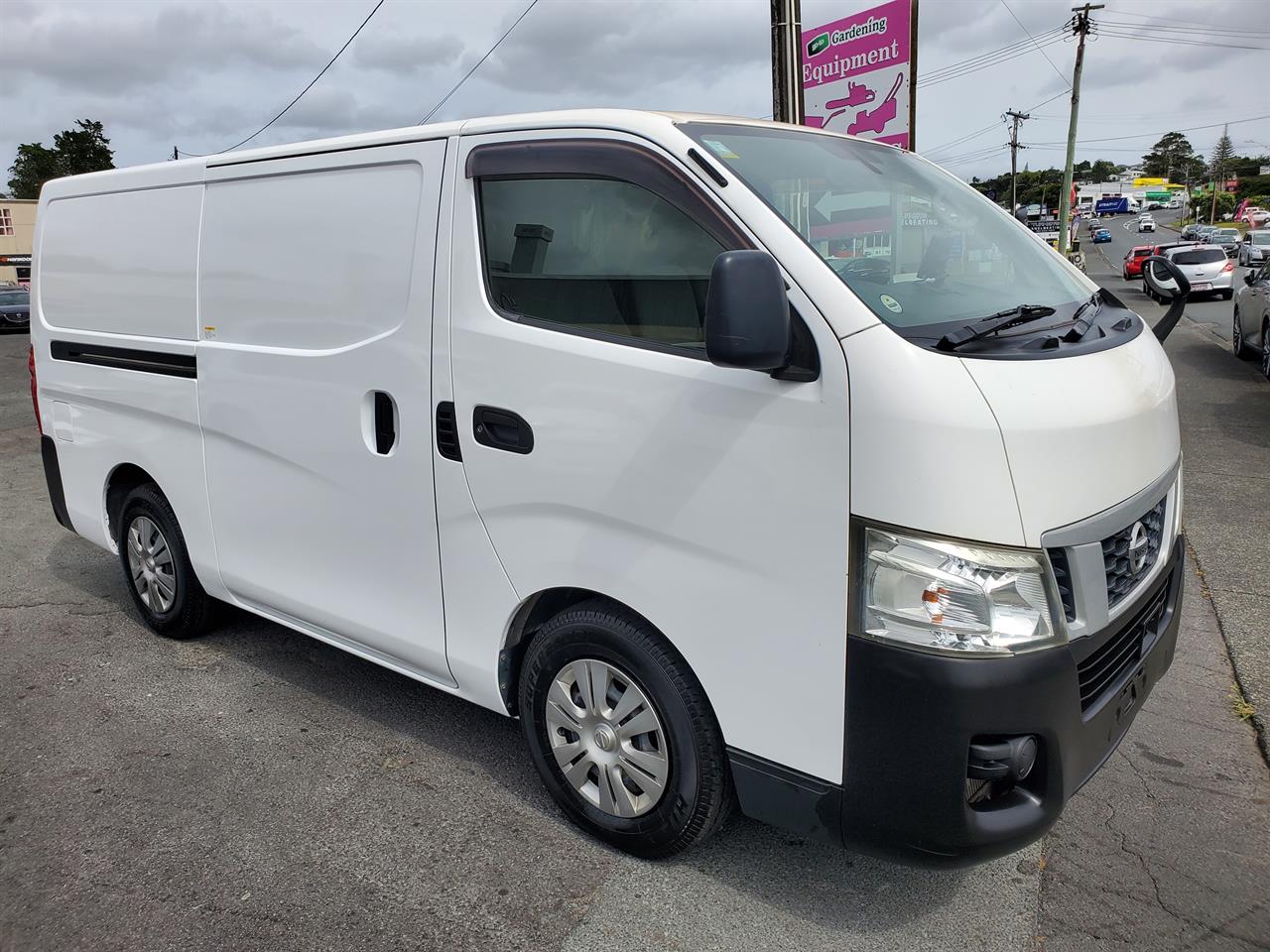 2017 Nissan NV350 thumbnail