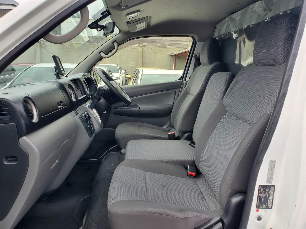 2017 Nissan NV350 thumbnail