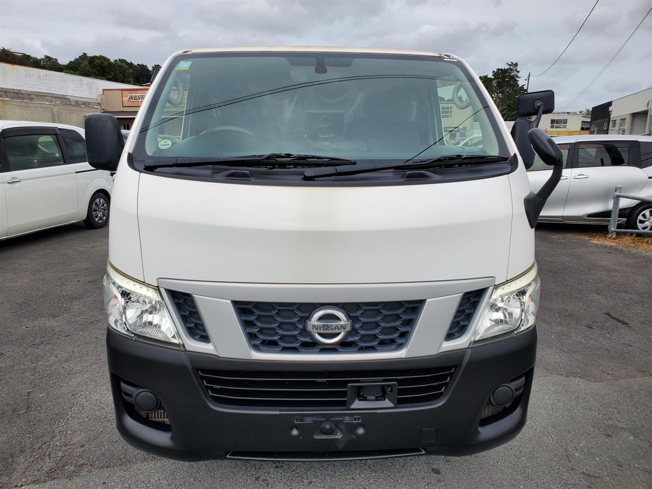 2017 Nissan NV350 thumbnail