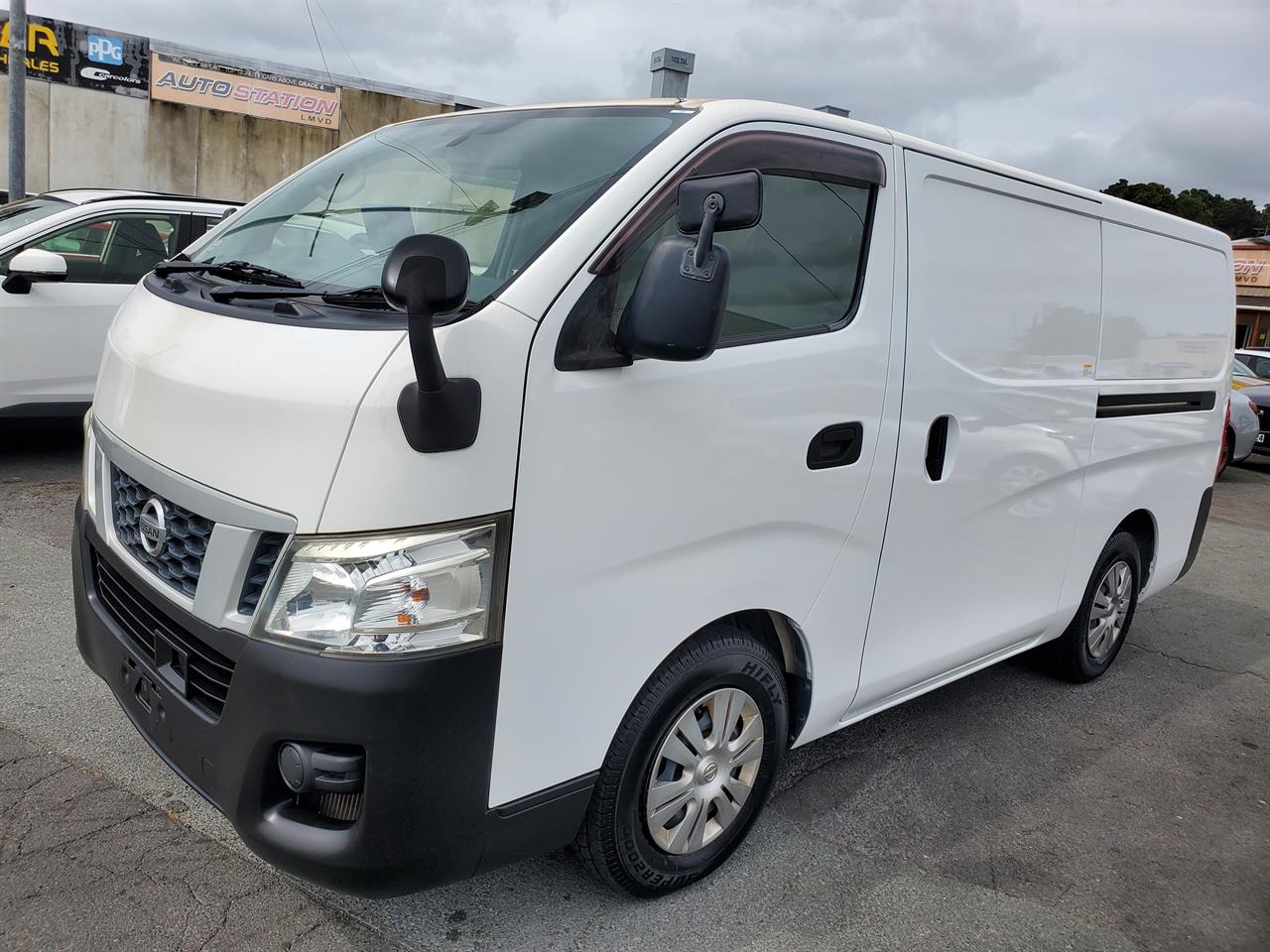 2017 Nissan NV350 thumbnail