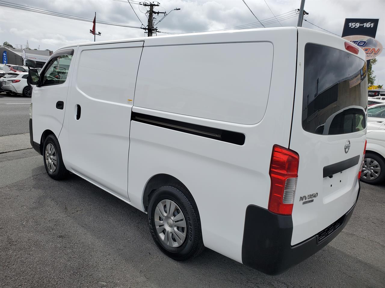2017 Nissan NV350 thumbnail