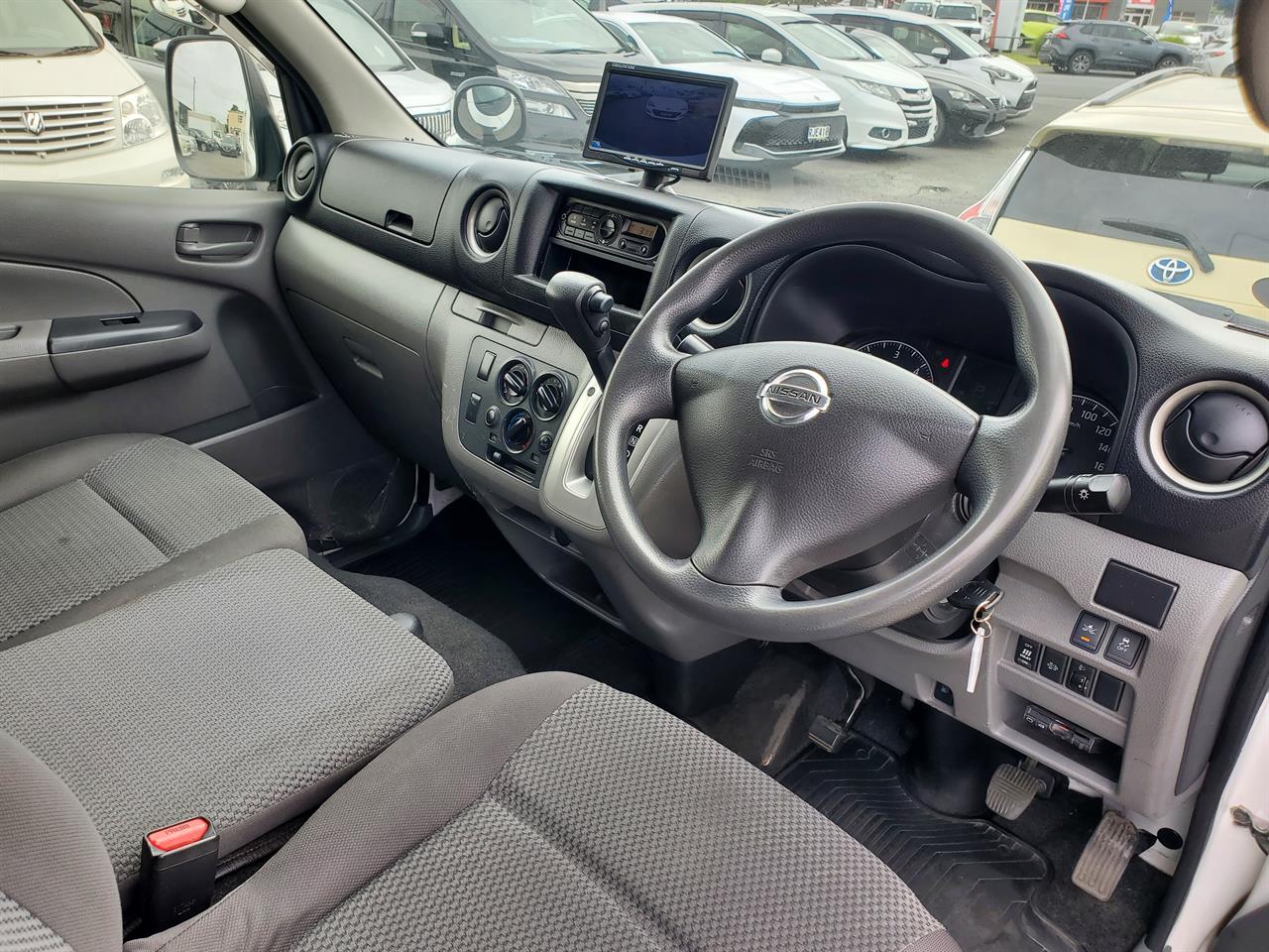 2017 Nissan NV350 thumbnail