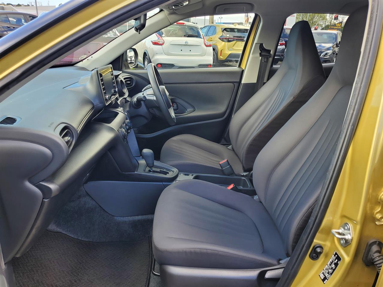 2022 Toyota Yaris thumbnail