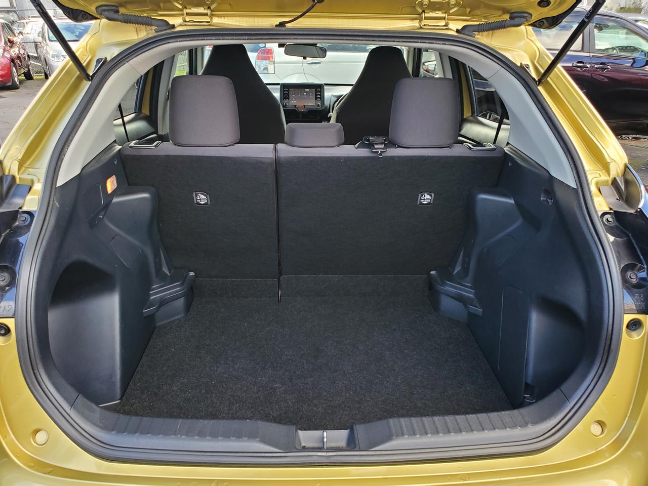 2022 Toyota Yaris thumbnail