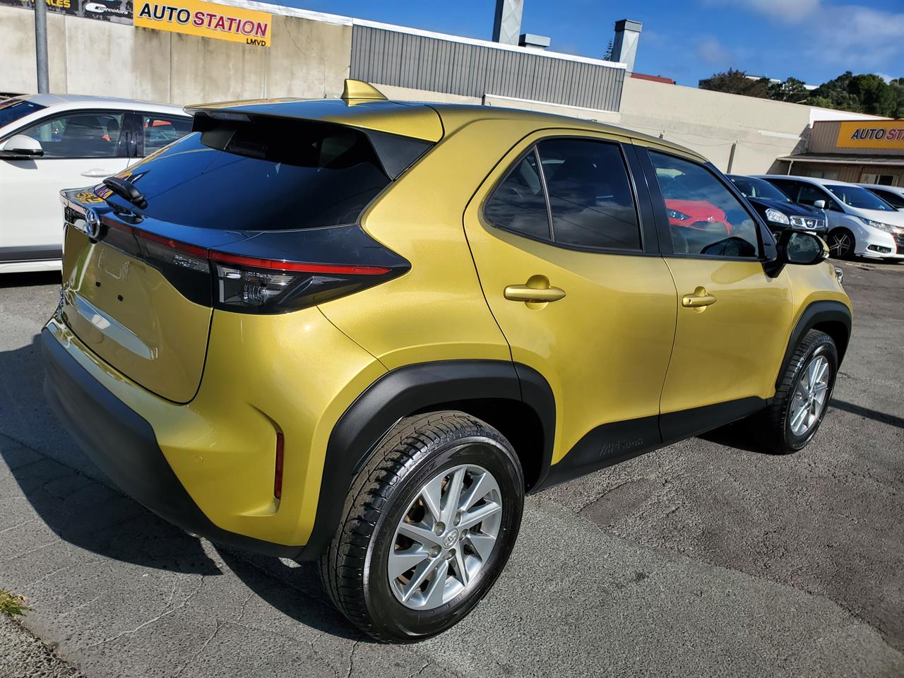 2022 Toyota Yaris thumbnail