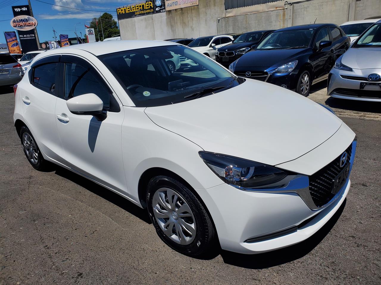 2020 Mazda 2 thumbnail