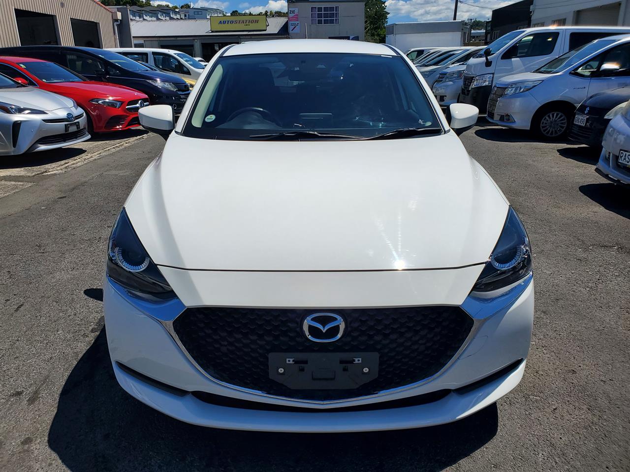 2020 Mazda 2 thumbnail