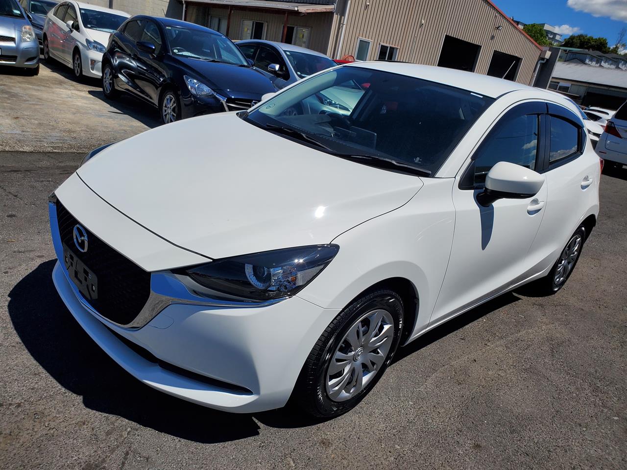 2020 Mazda 2 thumbnail