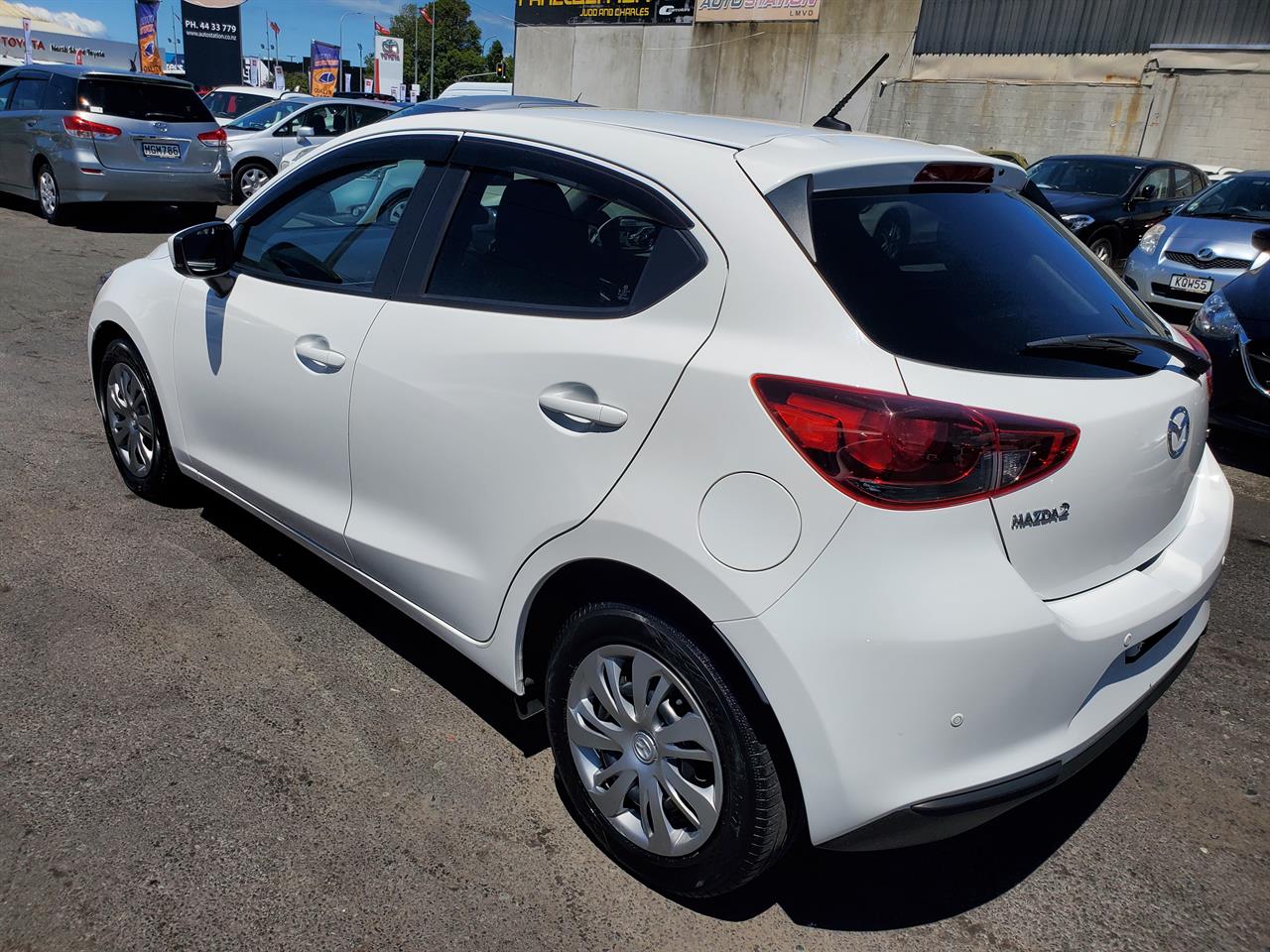 2020 Mazda 2 thumbnail