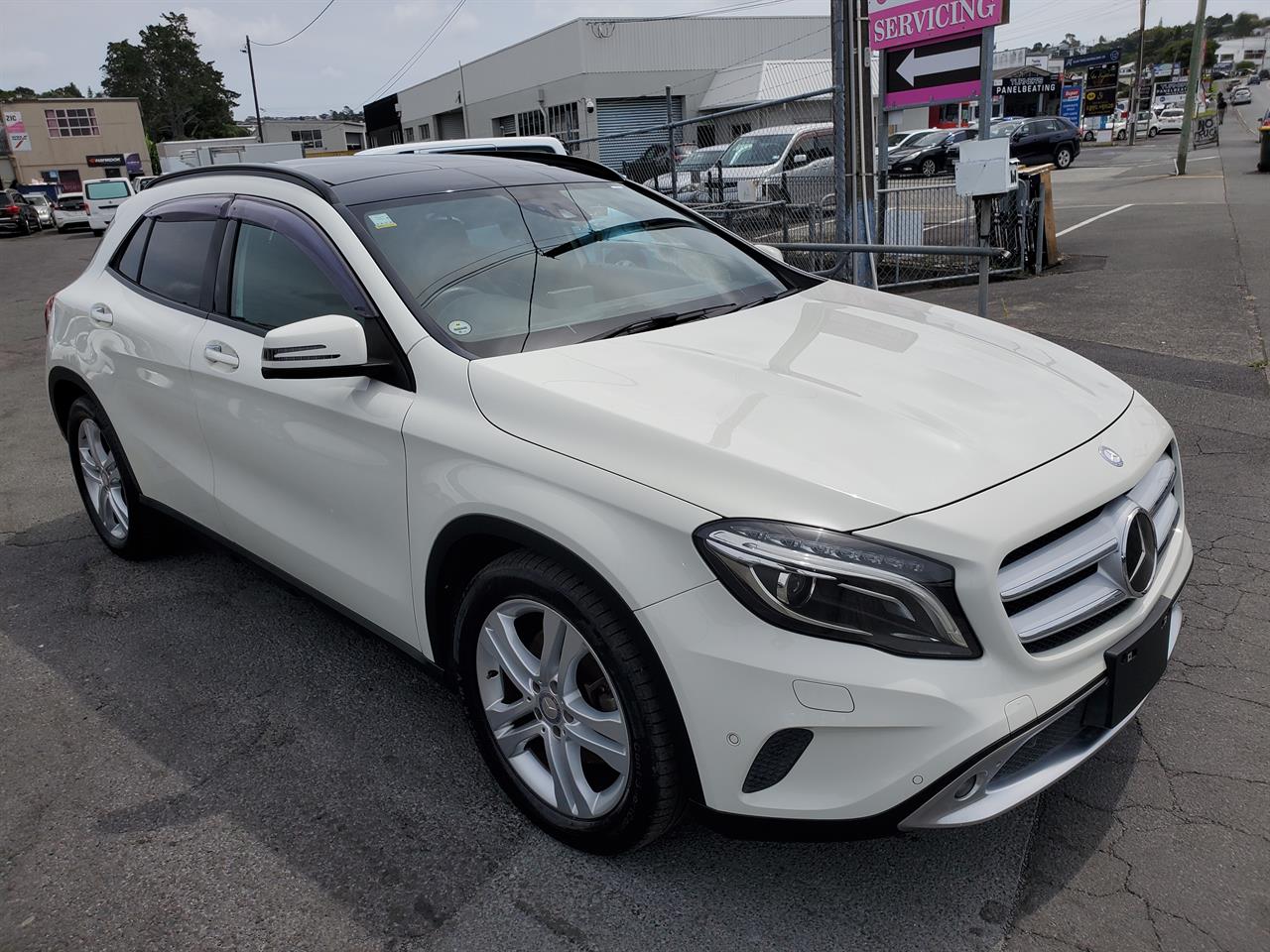 2015 Mercedes-Benz GLA250 thumbnail