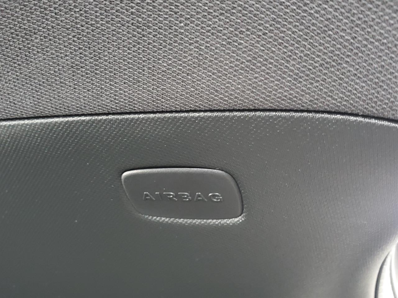 2015 Mercedes-Benz GLA250 thumbnail