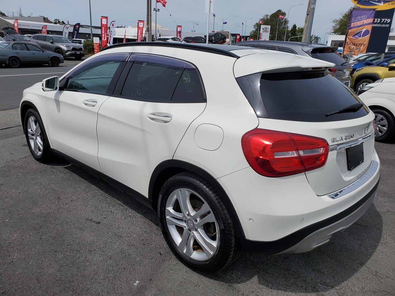 2015 Mercedes-Benz GLA250 thumbnail