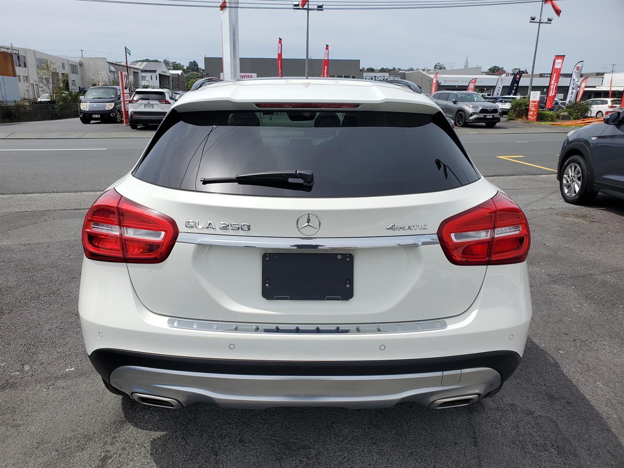 2015 Mercedes-Benz GLA250 thumbnail