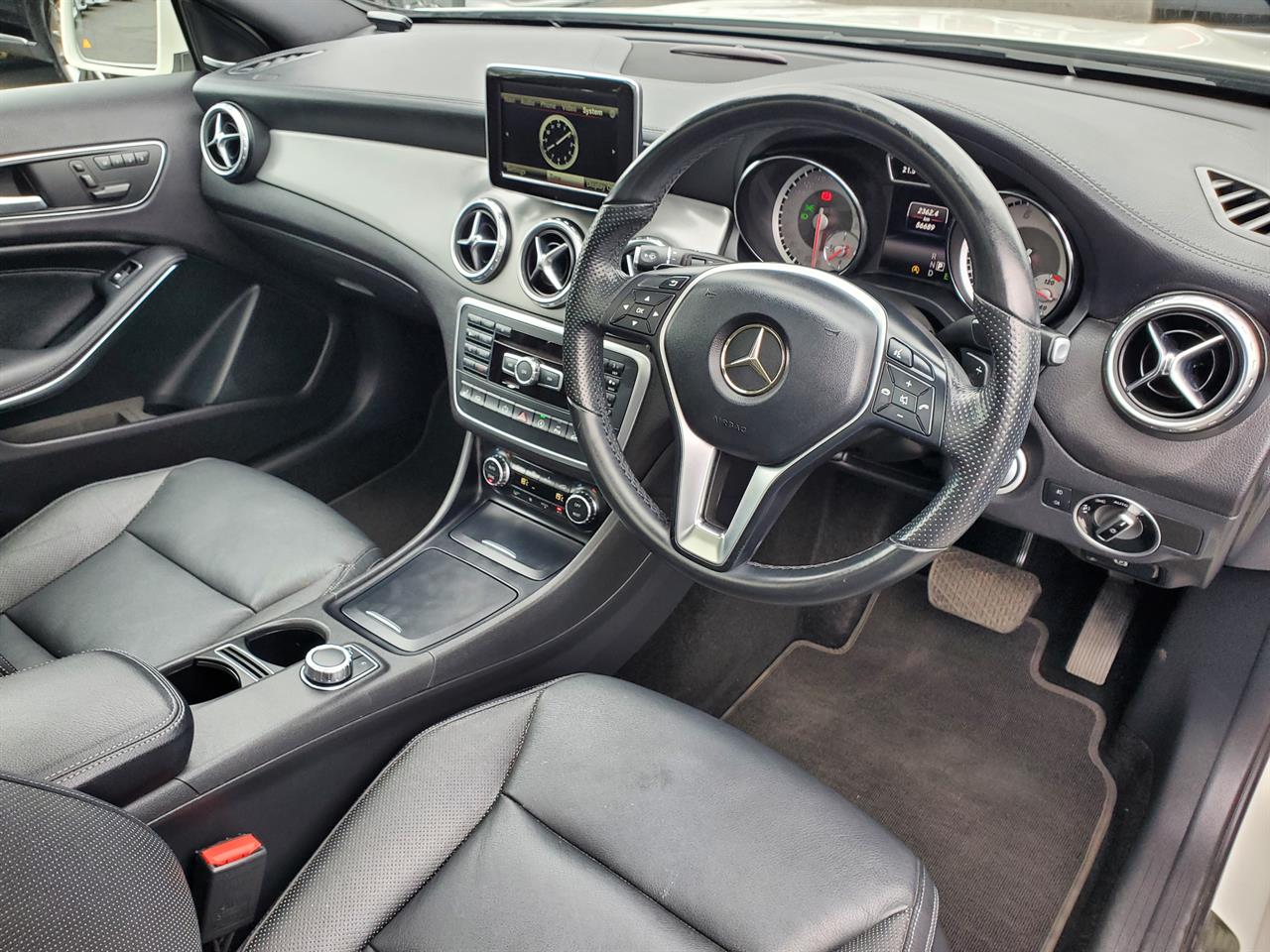2015 Mercedes-Benz GLA250 thumbnail