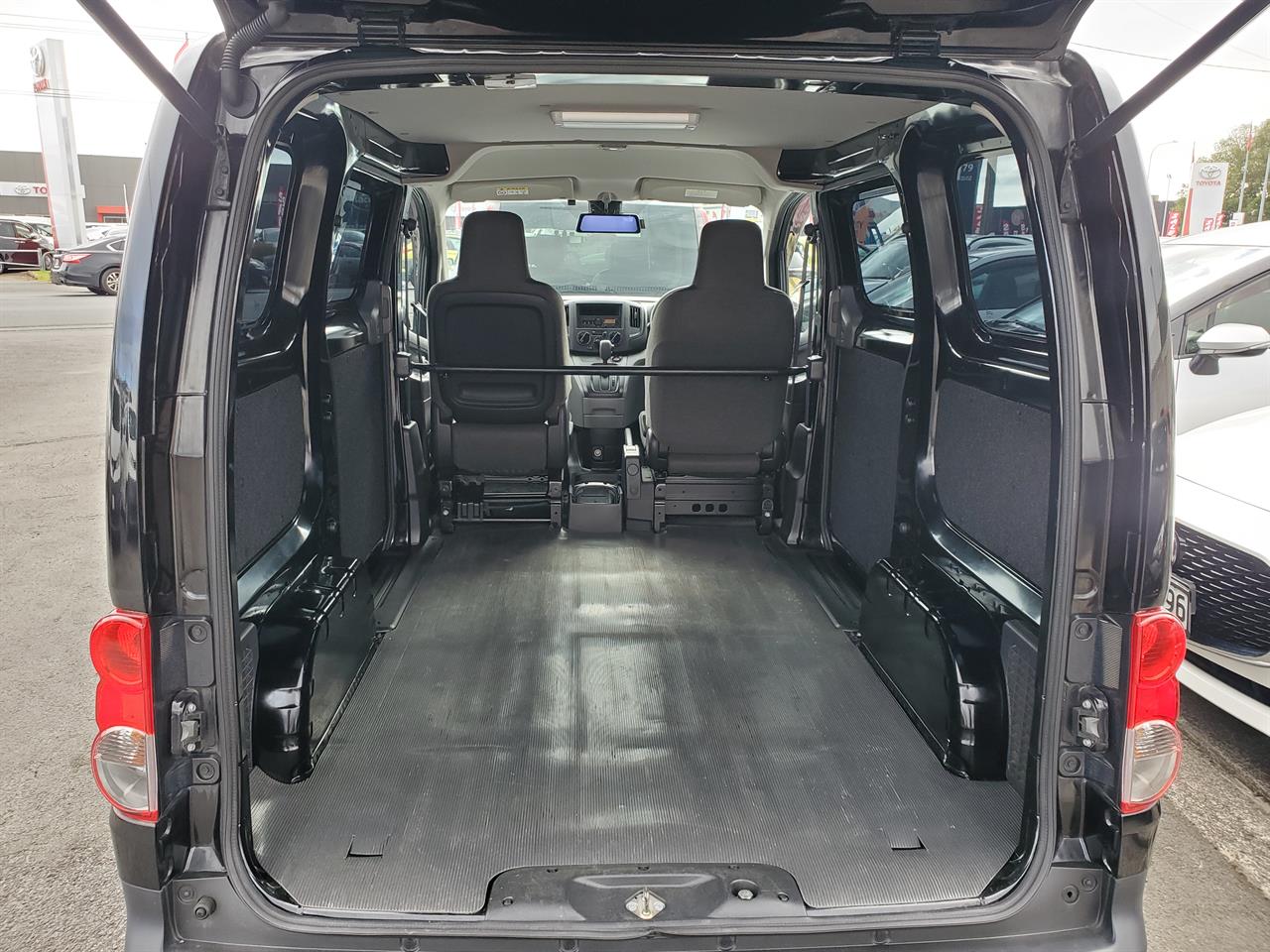 2020 Nissan NV200 thumbnail