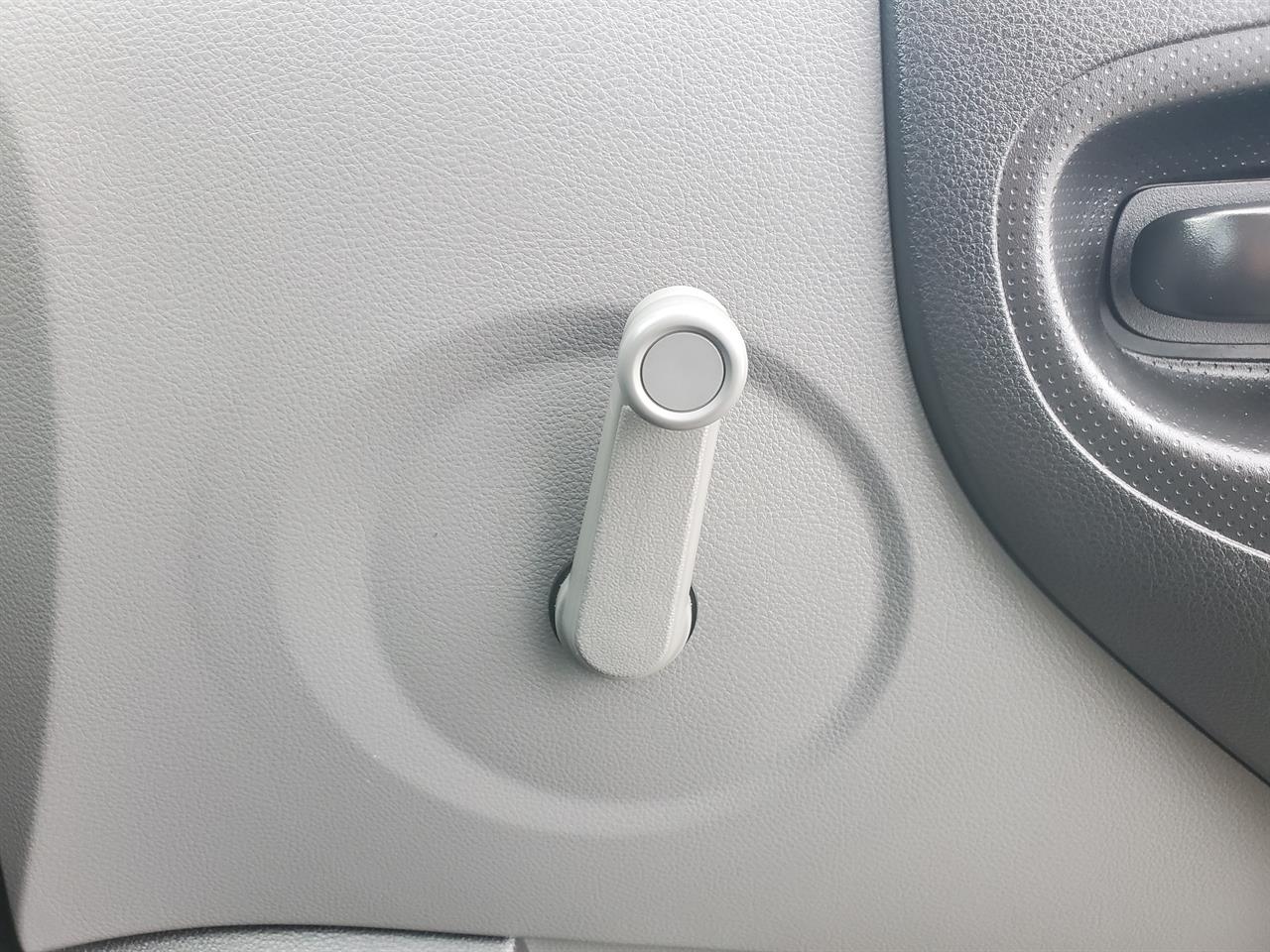 2020 Nissan NV200 thumbnail