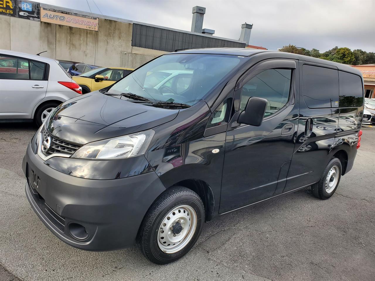 2020 Nissan NV200 thumbnail