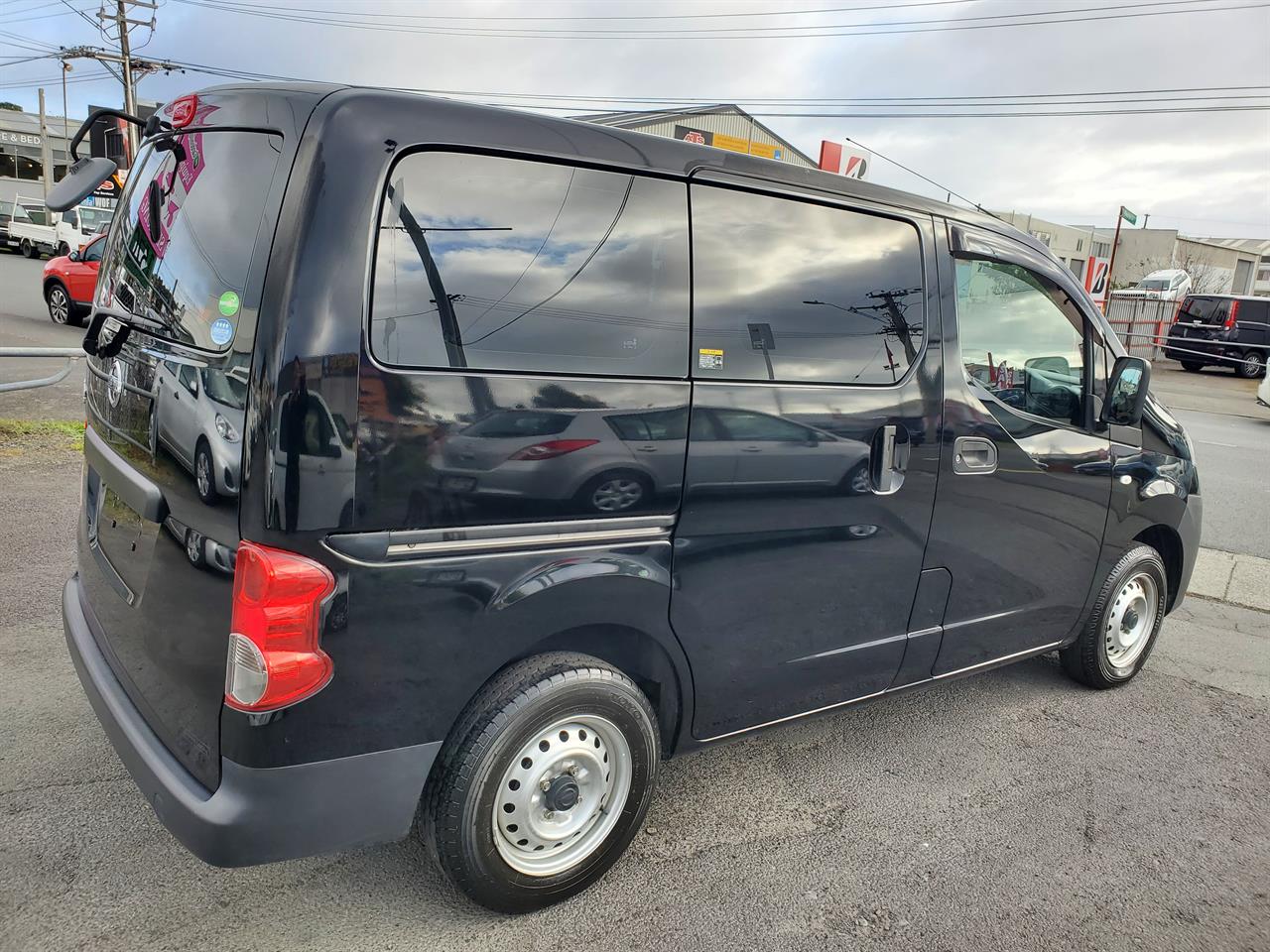 2020 Nissan NV200 thumbnail