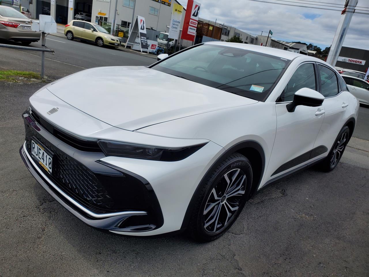 2023 Toyota Crown thumbnail