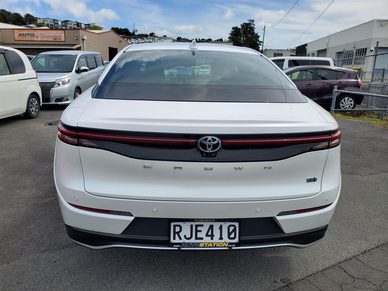 2023 Toyota Crown thumbnail