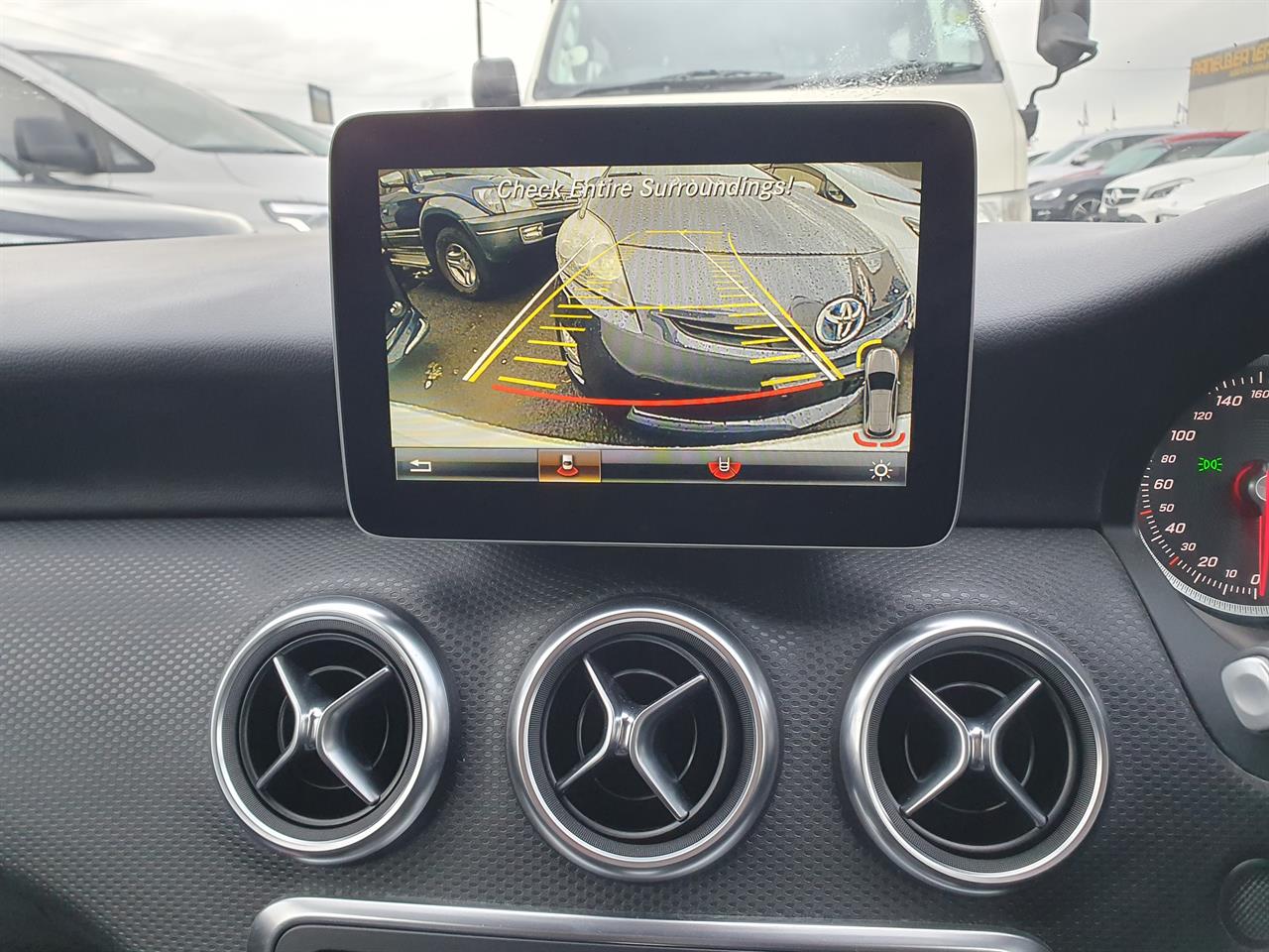 2016 Mercedes-Benz A180 thumbnail