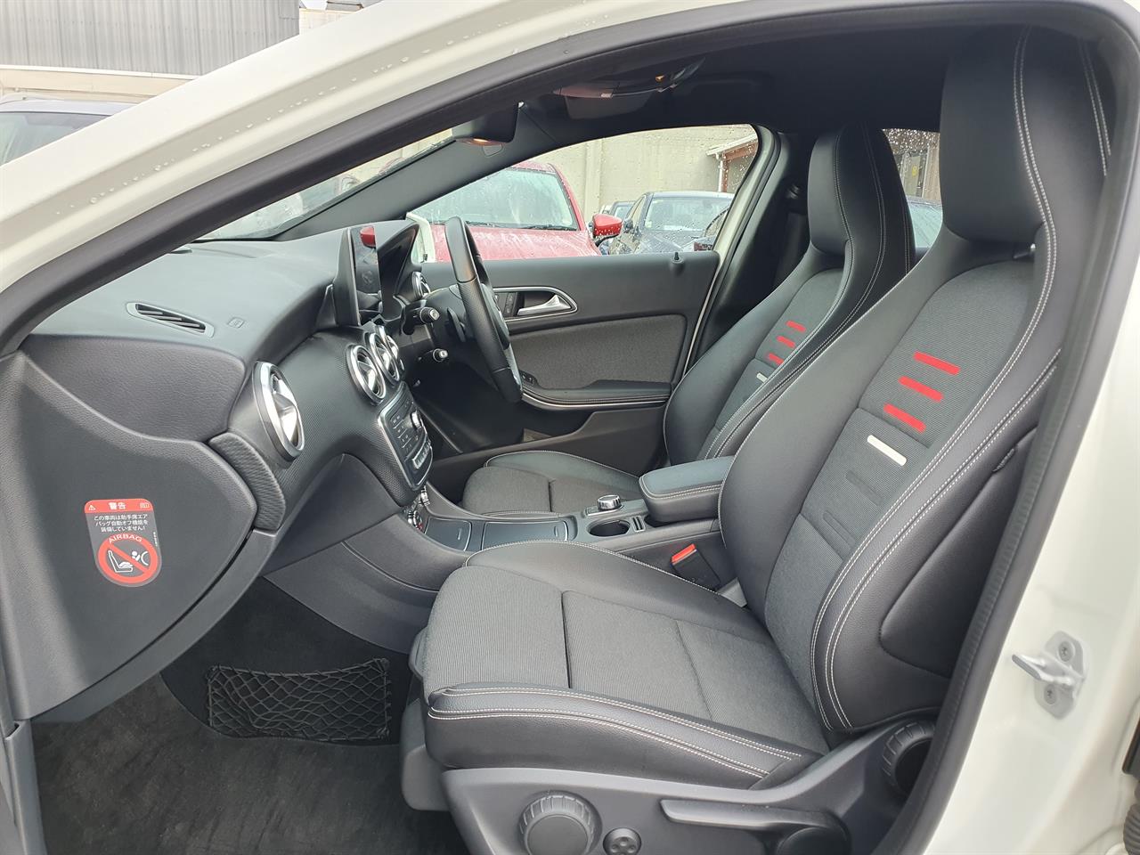 2016 Mercedes-Benz A180 thumbnail