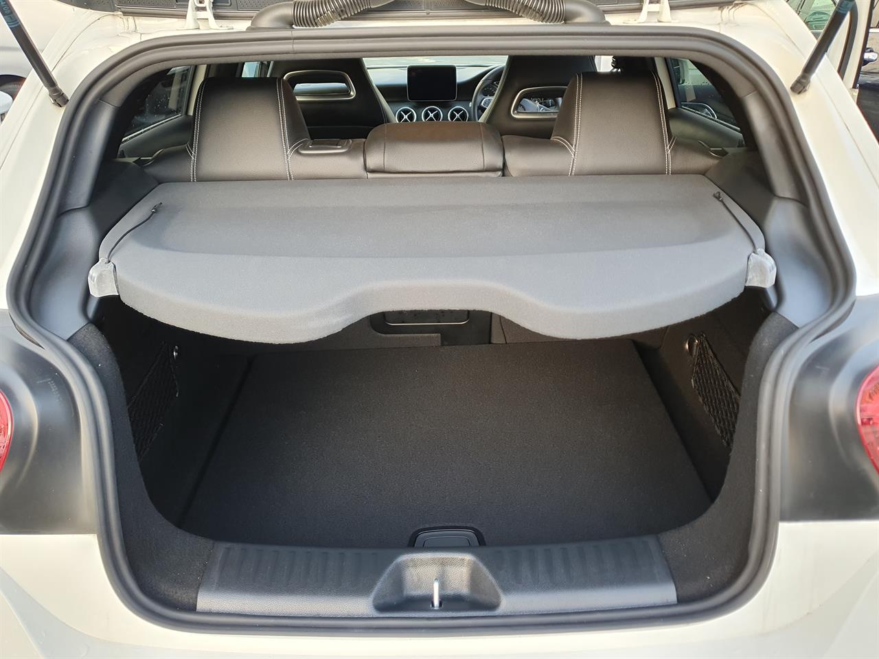 2016 Mercedes-Benz A180 thumbnail