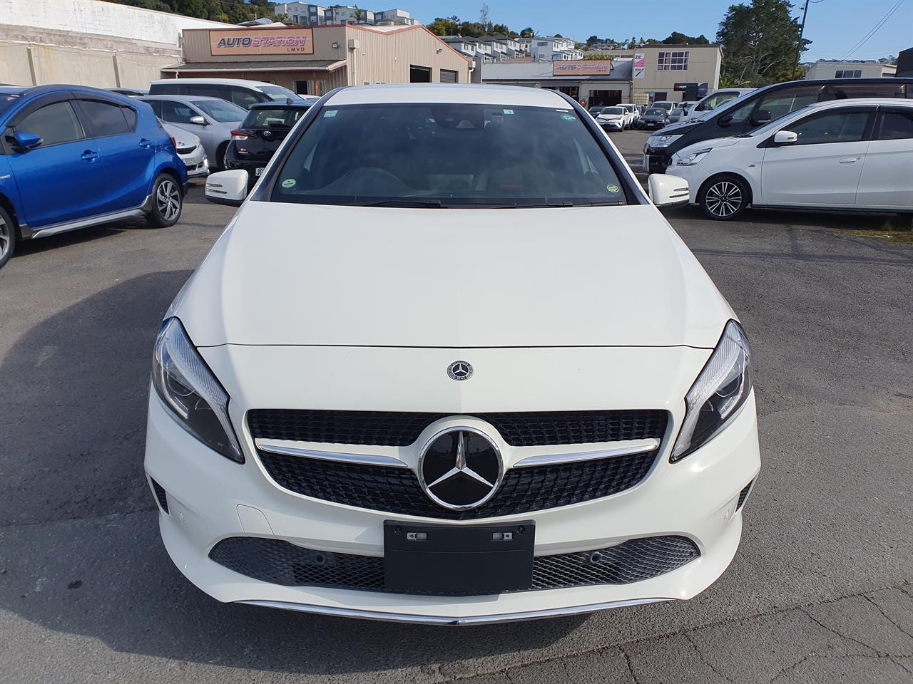 2016 Mercedes-Benz A180 thumbnail