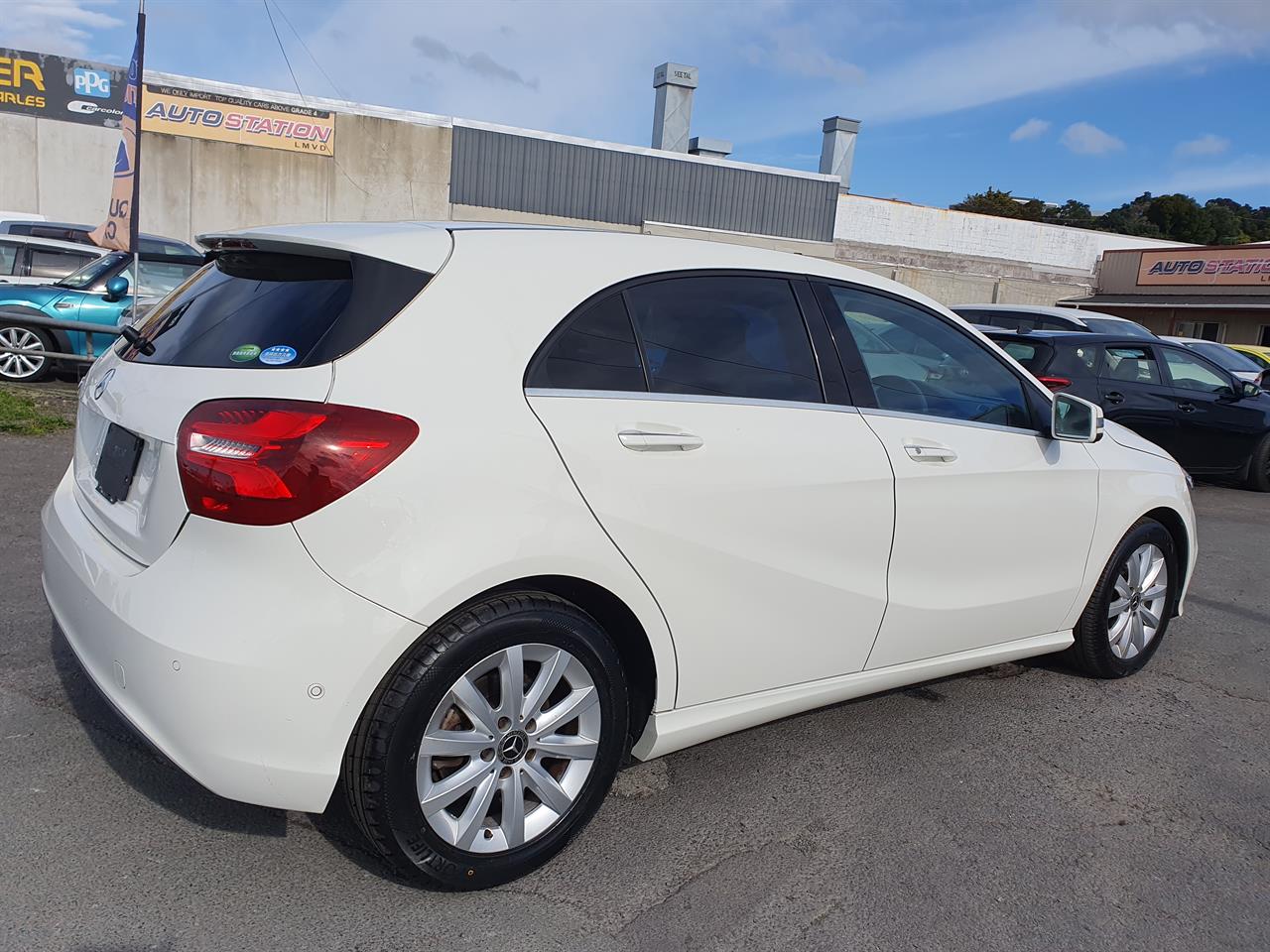 2016 Mercedes-Benz A180 thumbnail