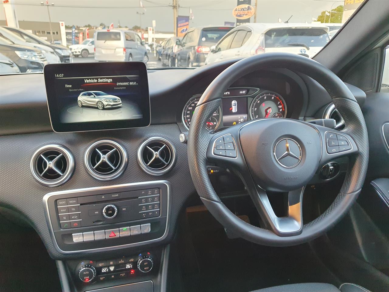 2016 Mercedes-Benz A180 thumbnail