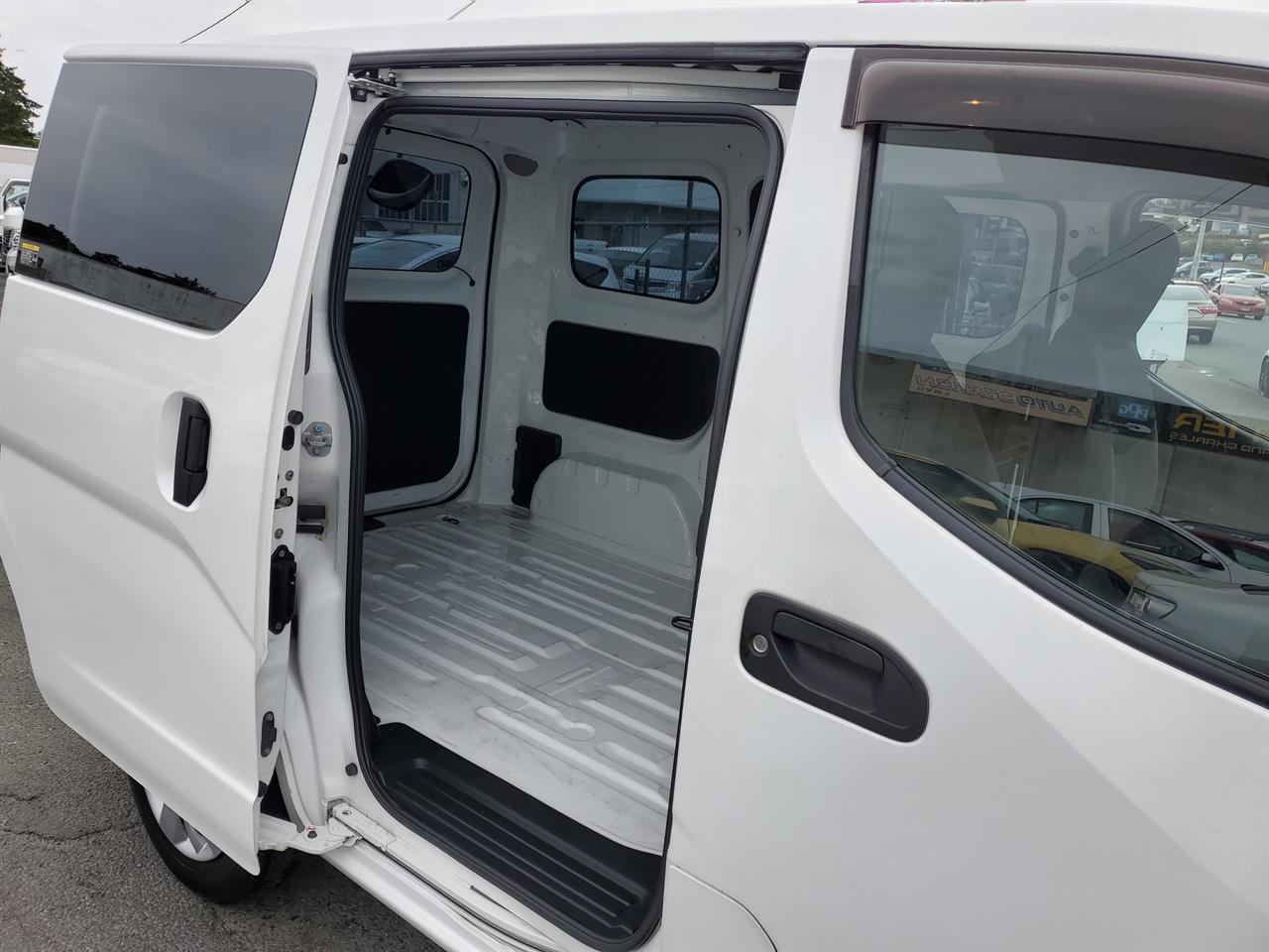 2020 Nissan NV200 thumbnail