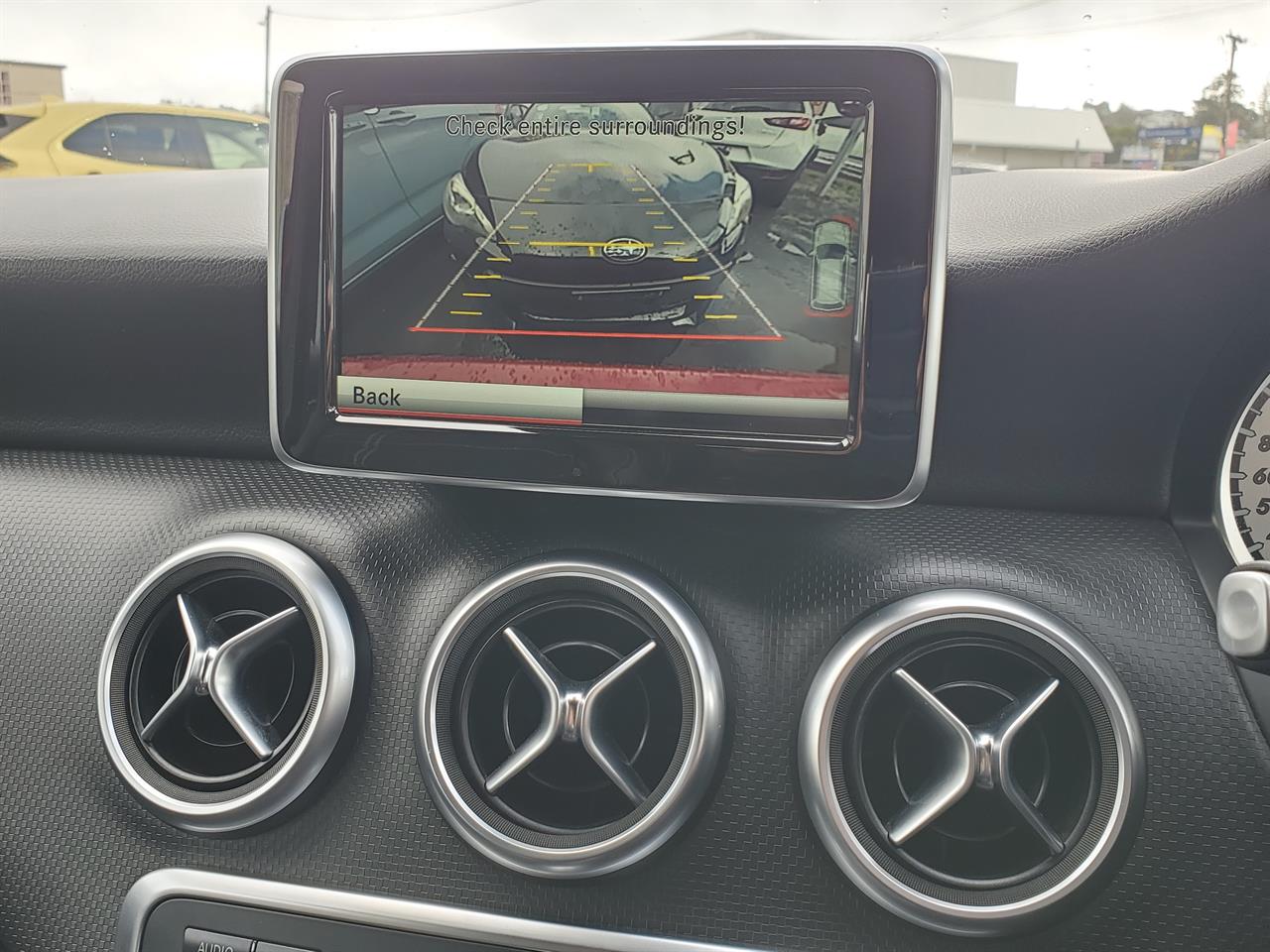 2015 Mercedes-Benz A180 thumbnail