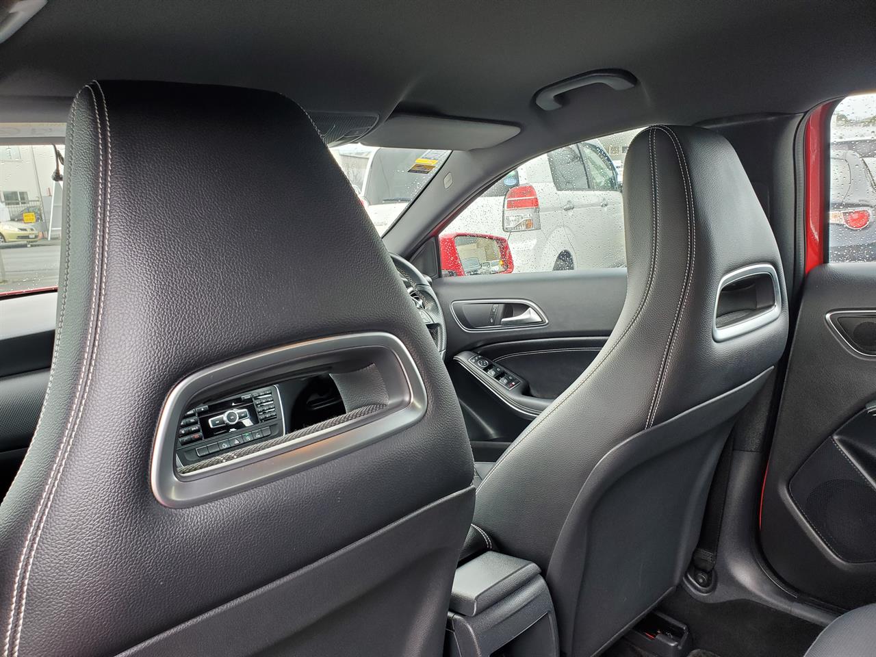 2015 Mercedes-Benz A180 thumbnail