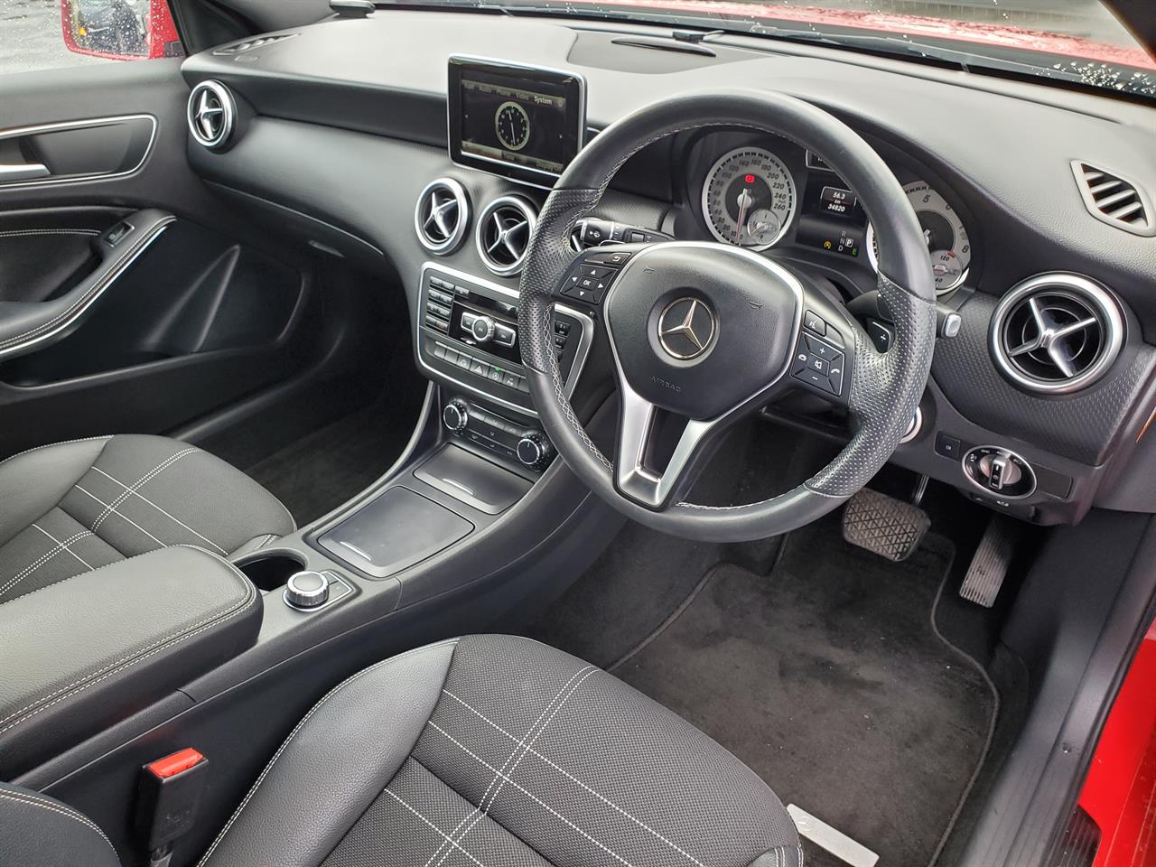 2015 Mercedes-Benz A180 thumbnail