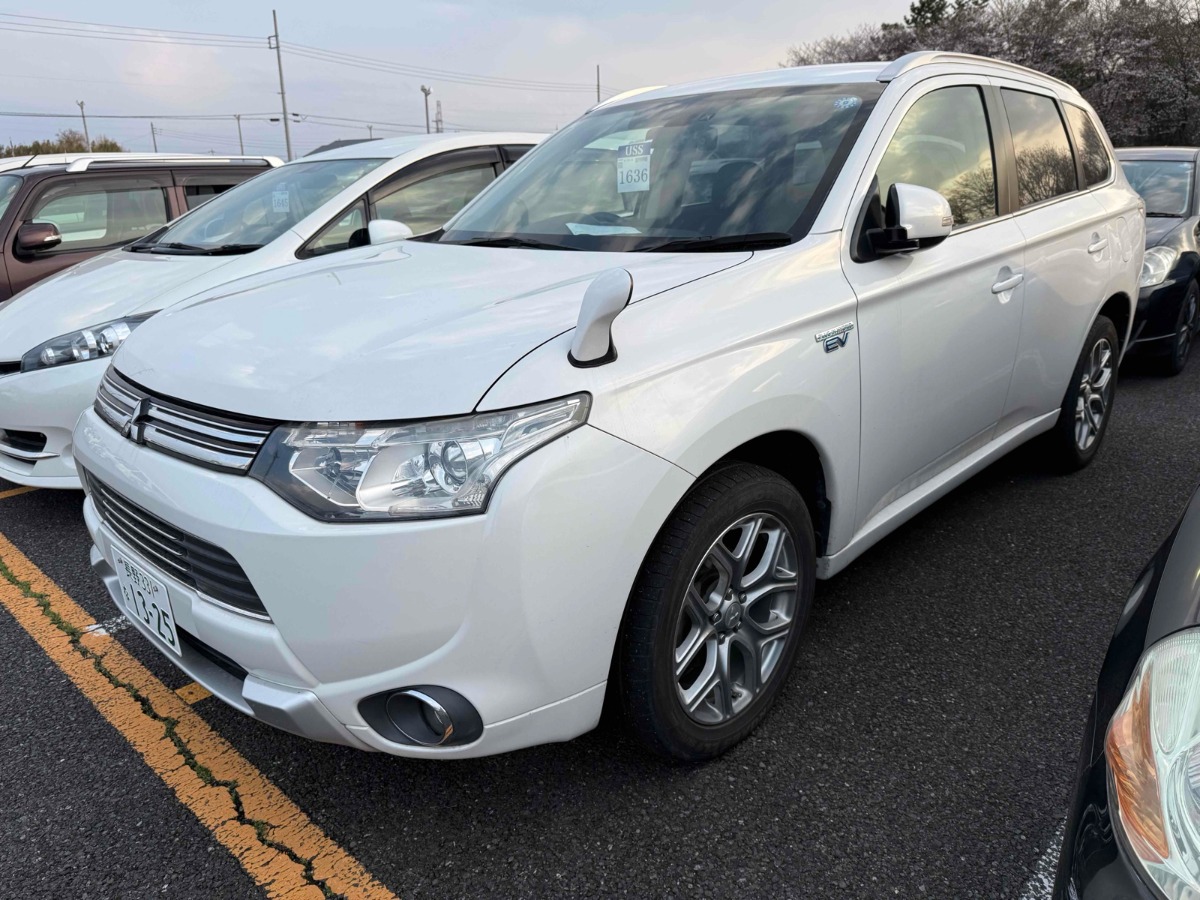 2015 Mitsubishi Outlander thumbnail