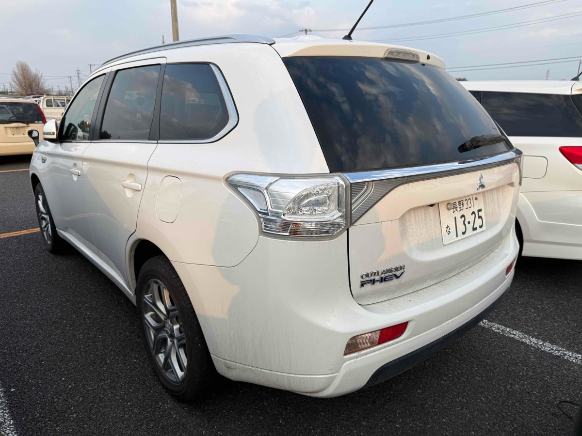 2015 Mitsubishi Outlander thumbnail