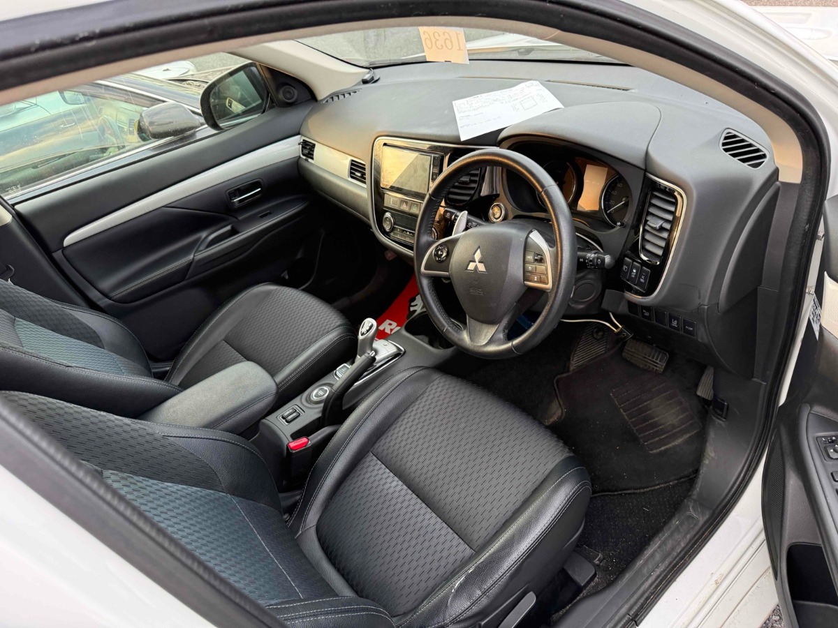 2015 Mitsubishi Outlander thumbnail