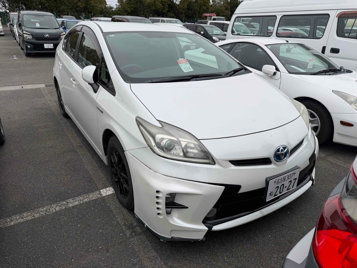 2012 Toyota Prius thumbnail