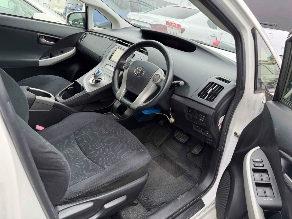 2012 Toyota Prius thumbnail